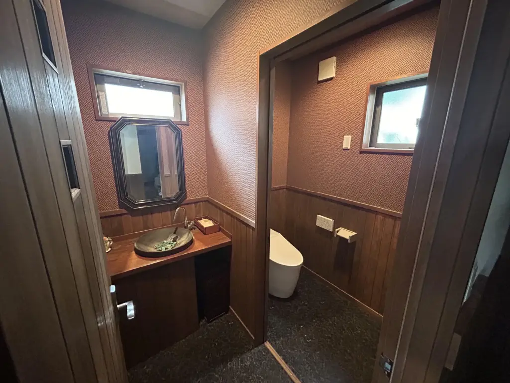 無垢の板張りを採用した上田市での事務所兼カフェ施工事例｜地元密着工務店