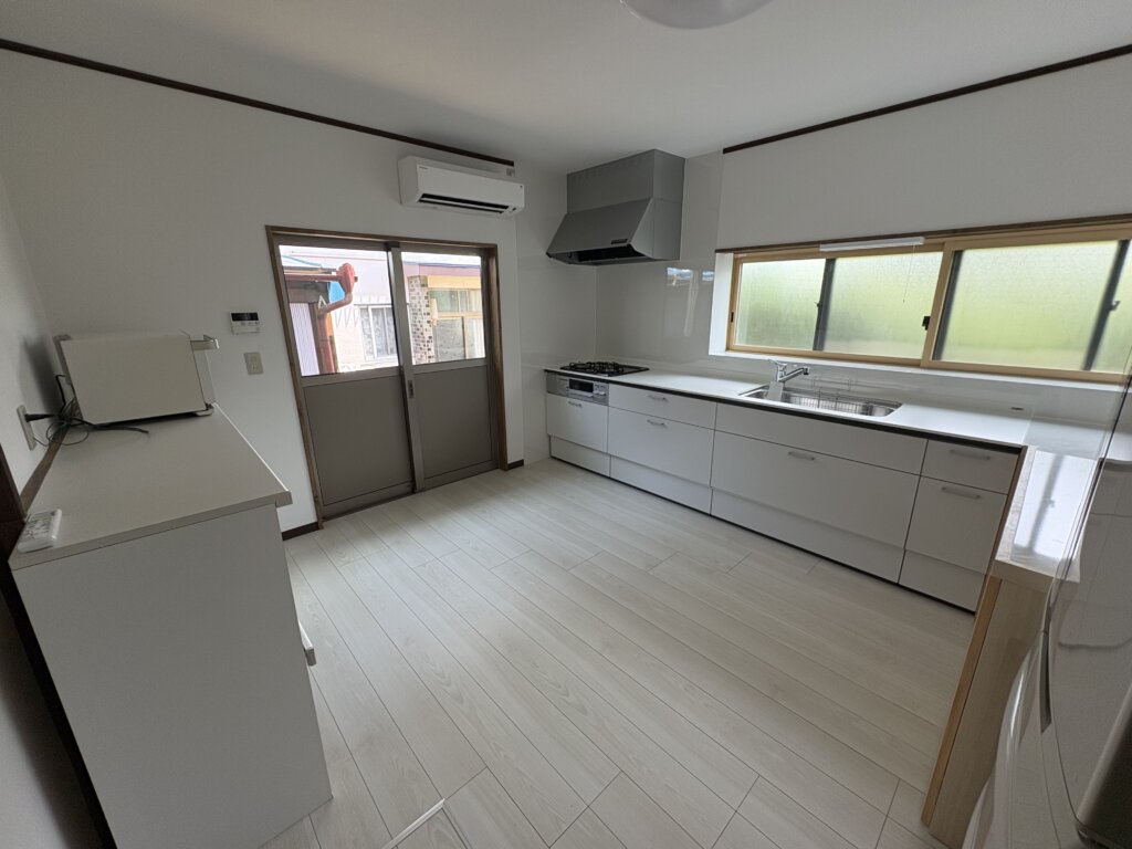 丸子町で施工したL字キッチンが特徴的な再創造型リフォーム｜上田市の工務店